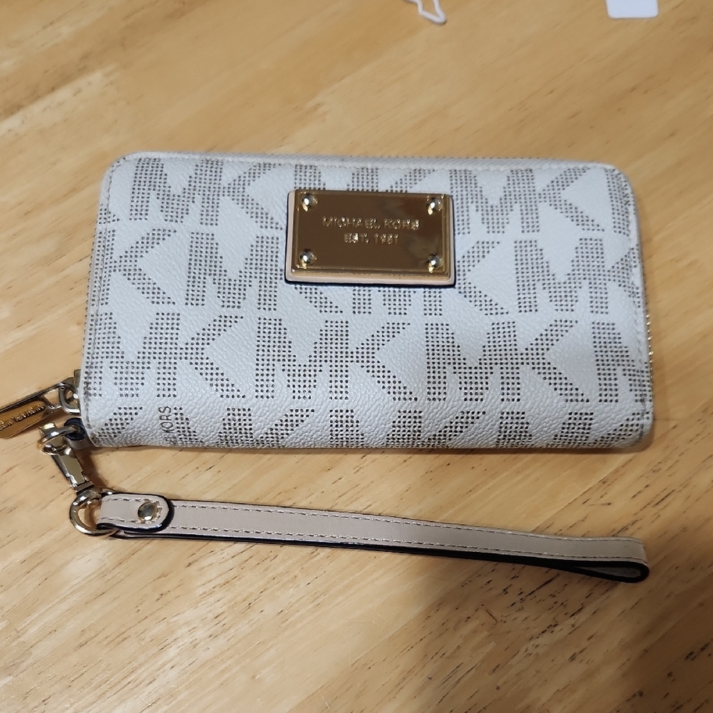 Michael Kors White and Gold Wallet